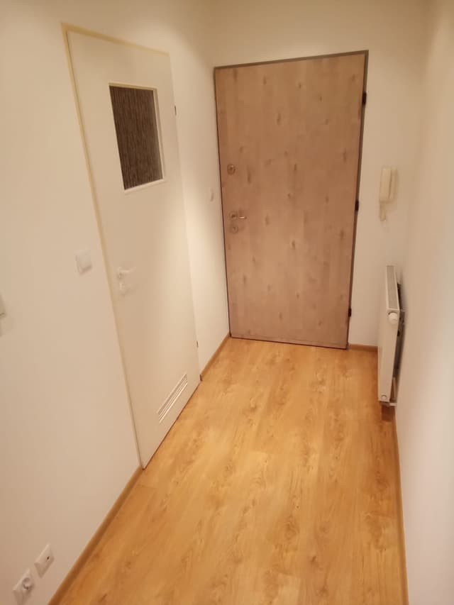 Przestronny lokal handlowy 450m² przy Strzelców, 2 wejścia + parking - Zdjęcie 2/13