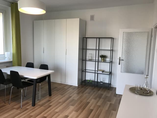 Słoneczne 38m² na Pradze-Południe, gotowe do zamieszkania - Zdjęcie 2/11