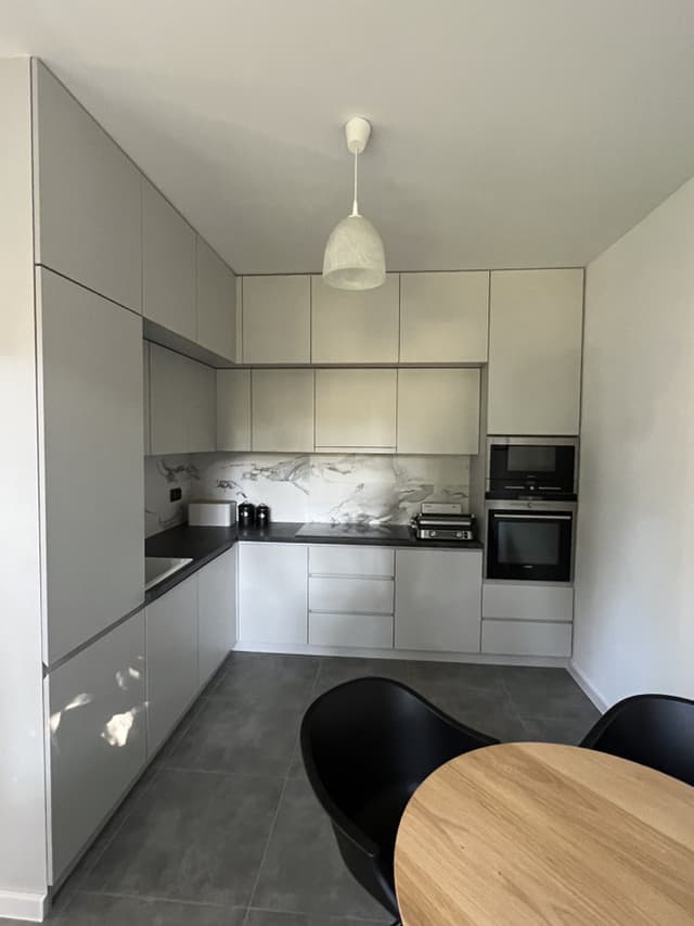 Stylowe 40m² z balkonem, Włochy, świetna lokalizacja - Zdjęcie 2/12